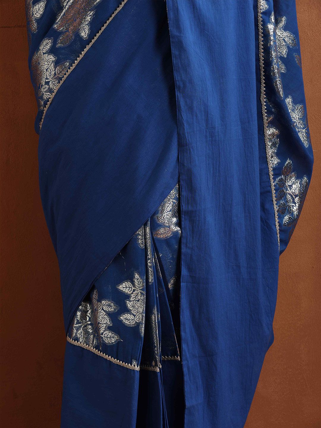 trueBrowns Floral Woven Design Zari Saree