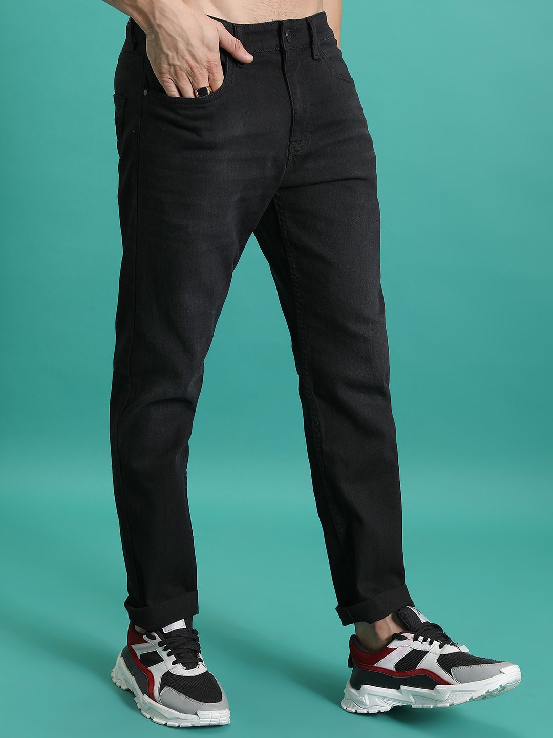 HIGHLANDER Men Tapered Fit Mid-Rise Clean Look Light Fade Stretchable Jeans