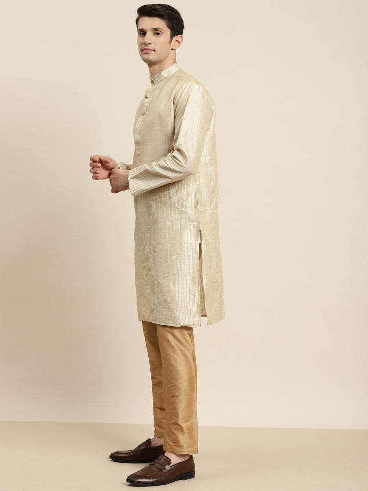 SOJANYA Kurta Berwarna Krim & Beige Lelaki dengan Jaket Churidar & Nehru