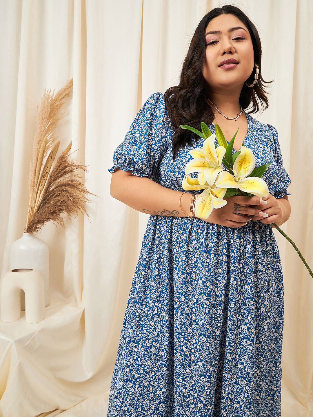 Berrylush Curve Blue Curve Floral Print Puff Sleeve Crepe Empire Midi Dress