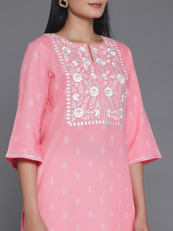 Libas Ethnic Motifs Embroidered Round Neck Three-Quarter Sleeves Kurta