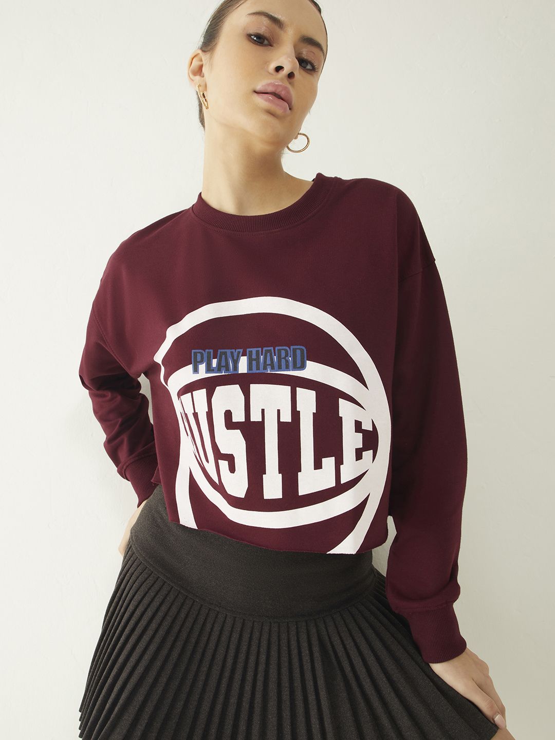 DressBerry Streetwear Edge Typo Print Drop-Shoulder Crop Sweatshirt