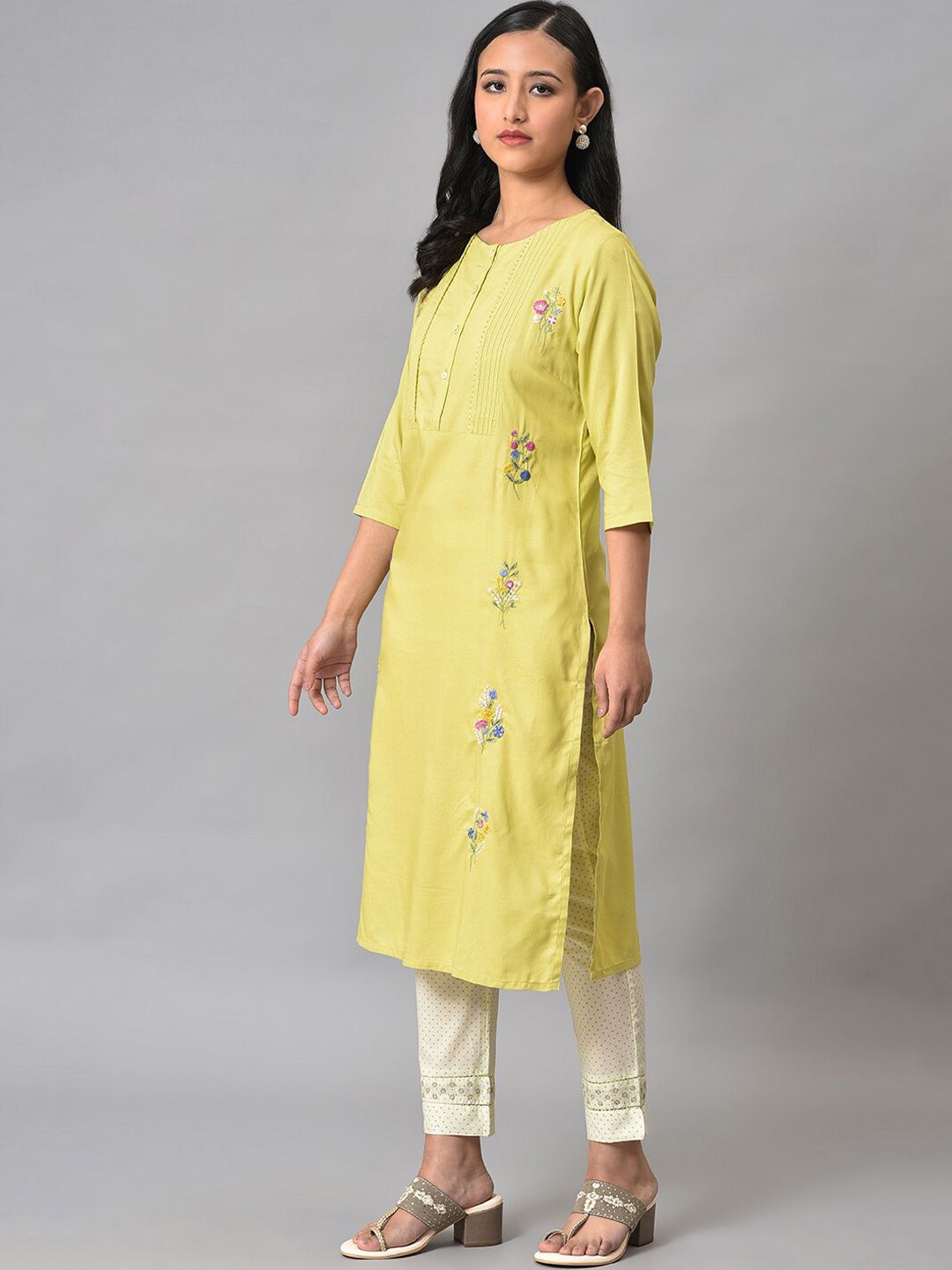 W Women Floral Embroidered Gotta Patti Kurta