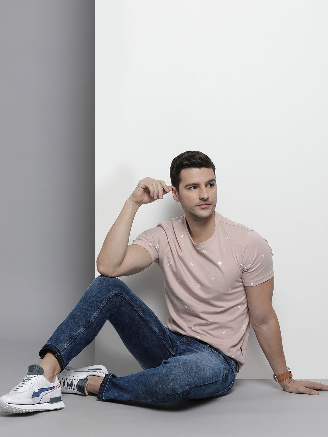 The Indian Garage Co Men Navy Blue Slim Fit Light Fade Stretchable Jeans