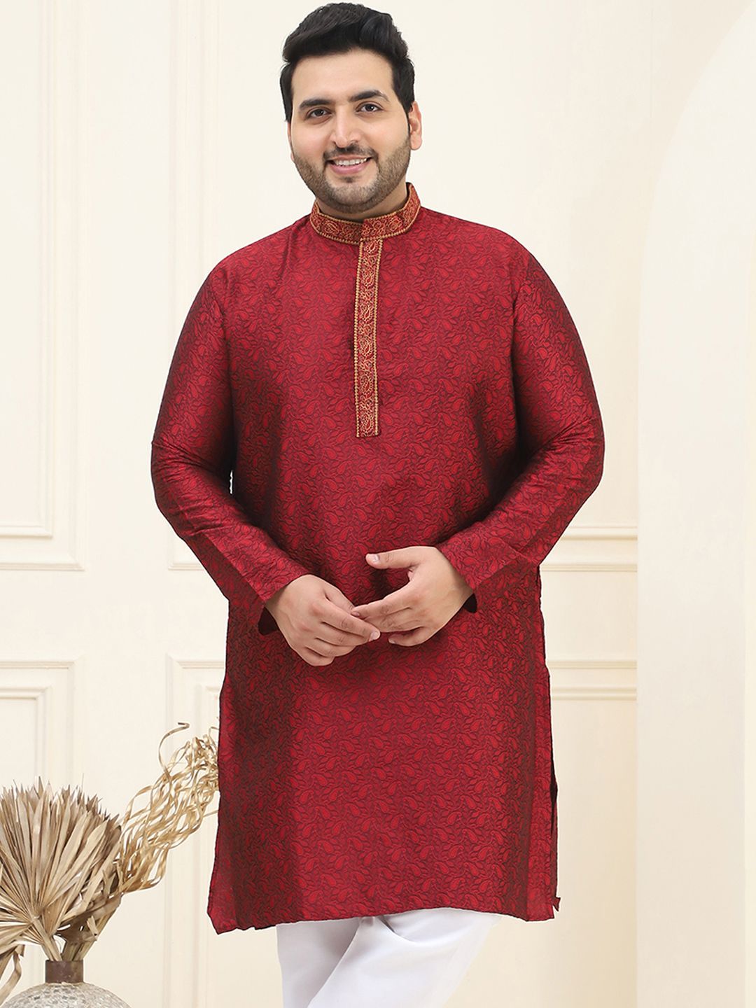 SOJANYA PLUS Men Maroon Benang Sulam Kurta Kerja