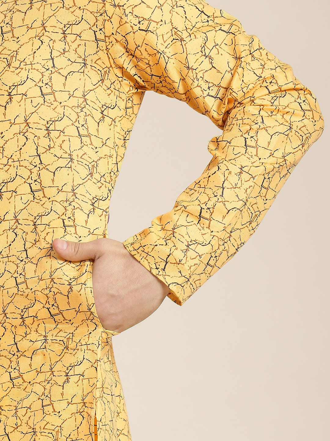SOJANYA Lelaki Kuning & Coklat Kapas Linen Abstrak Bercetak Kurta