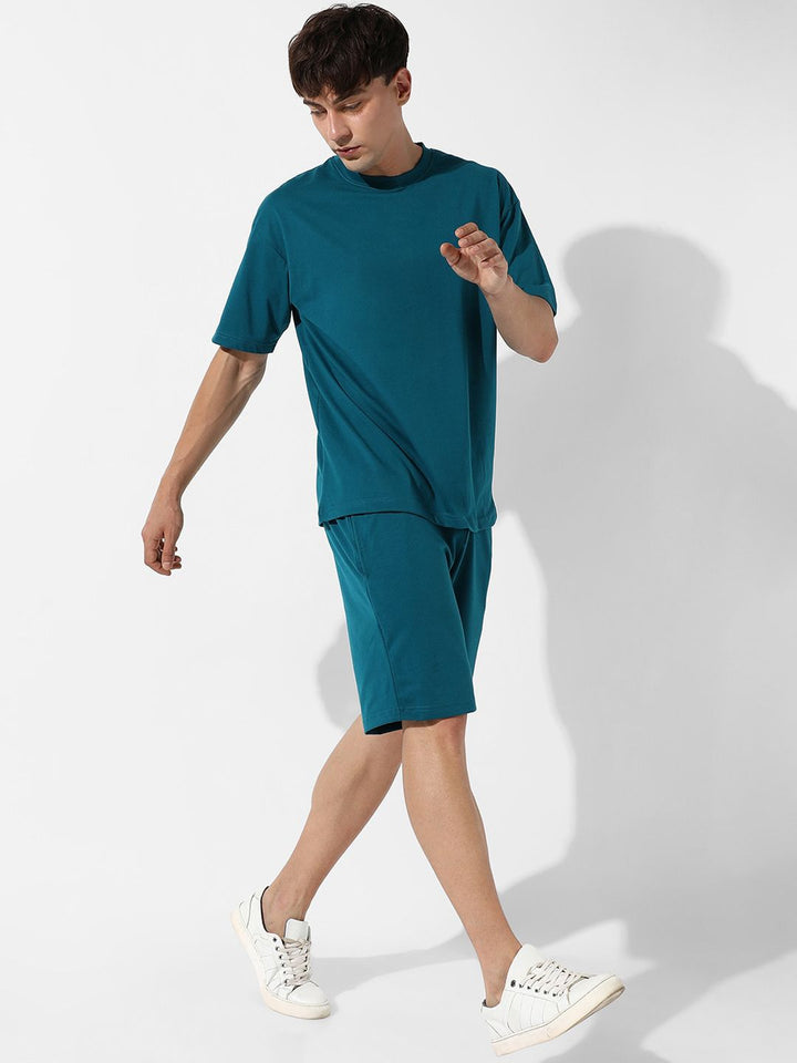 T-shirt lengan pendek Sutra Sutra Campus dengan seluar pendek