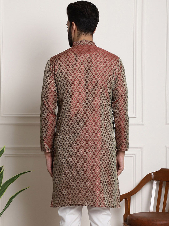 SOJANYA Men Maroon & Gold-Toned Ethnic Motifs Jacquard Kurta