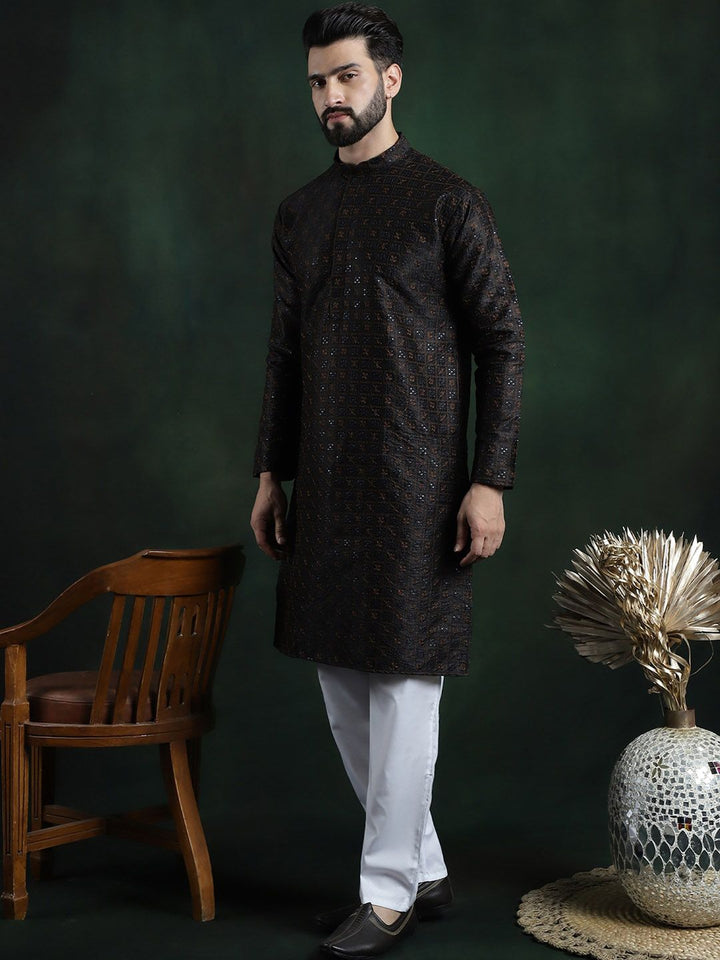 SOJANYA LUXE Kurta Kerja Benang Biasa Sulam Bunga dengan Piyama