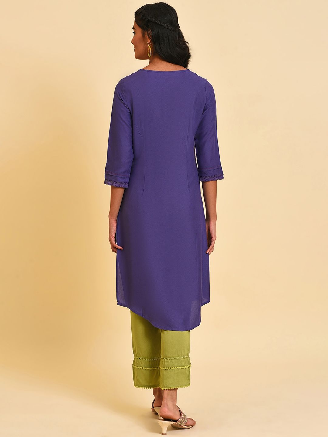 W Floral Yoke Design Thread work Regular Thread Work Kurta With Trousers