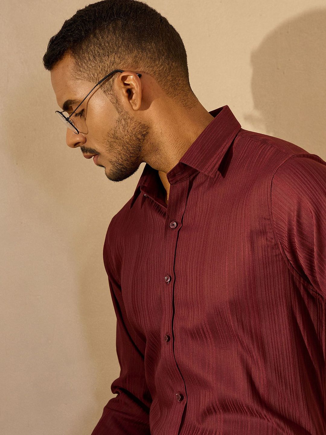 DENNISON Men Striped Textured Spread Collar Long Slevees Smart Formal Shirt