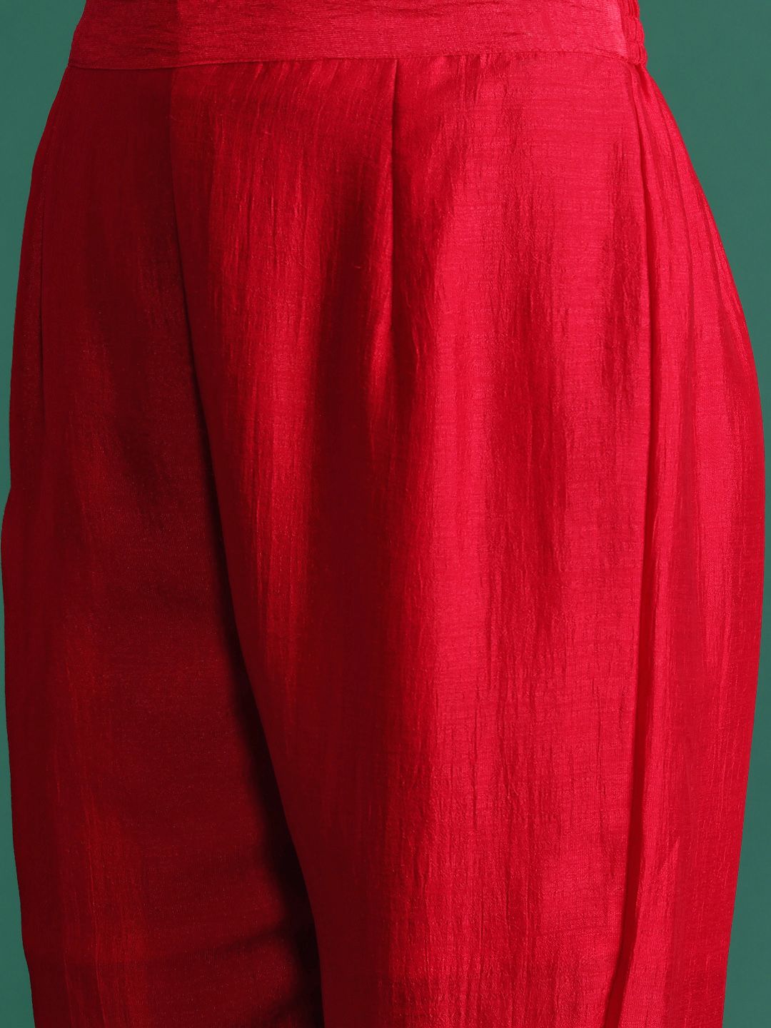Motif etnik era indo kurta bersulam dengan seluar & dengan dupatta