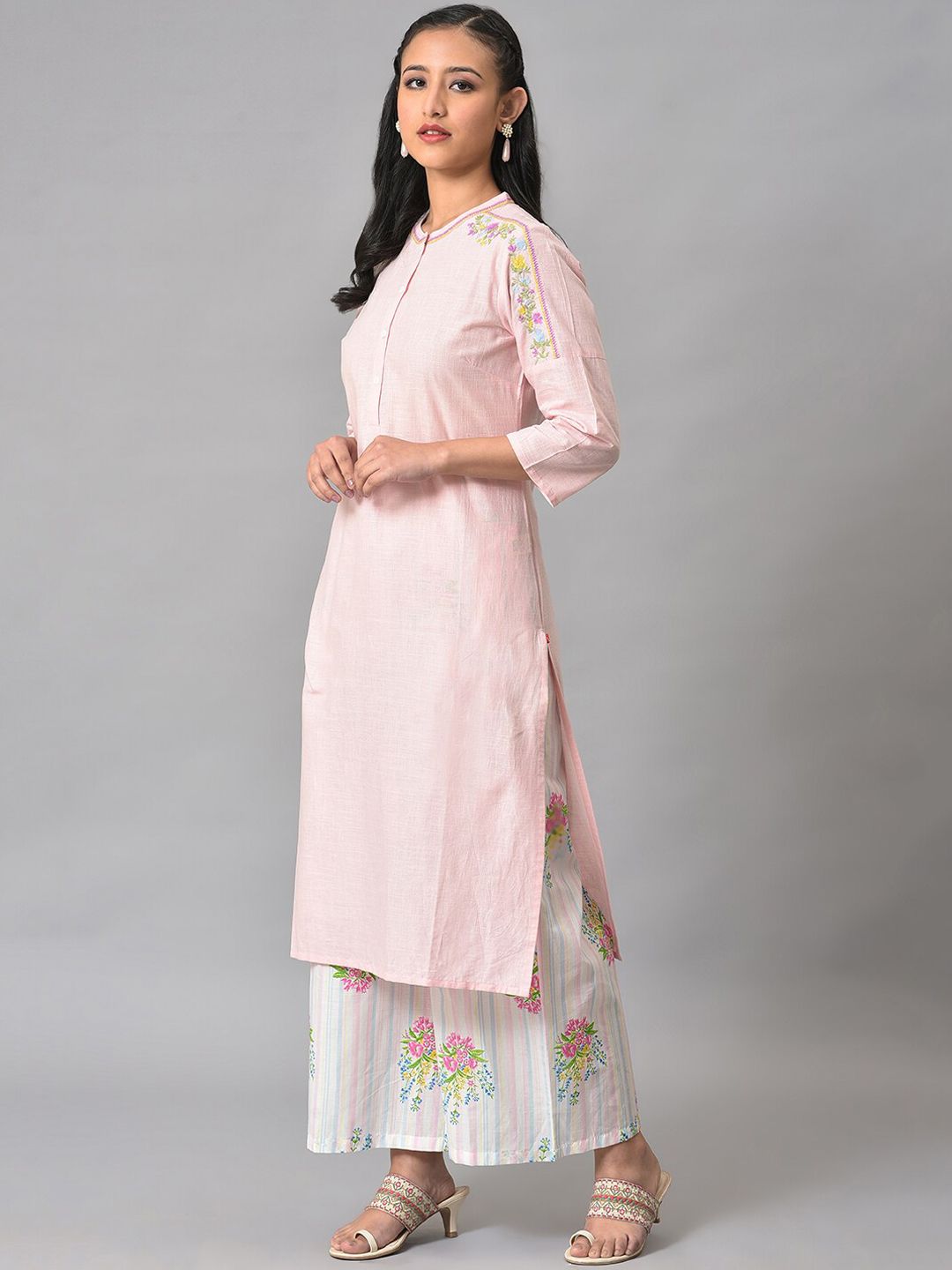 W Women Thread Work Cotton Kurta