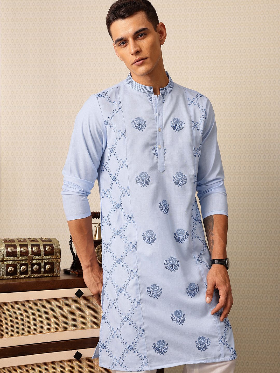 House of Pataudi Floral Embroidered Mandarin Collar Thread Work Jashn Kurta with Trousers