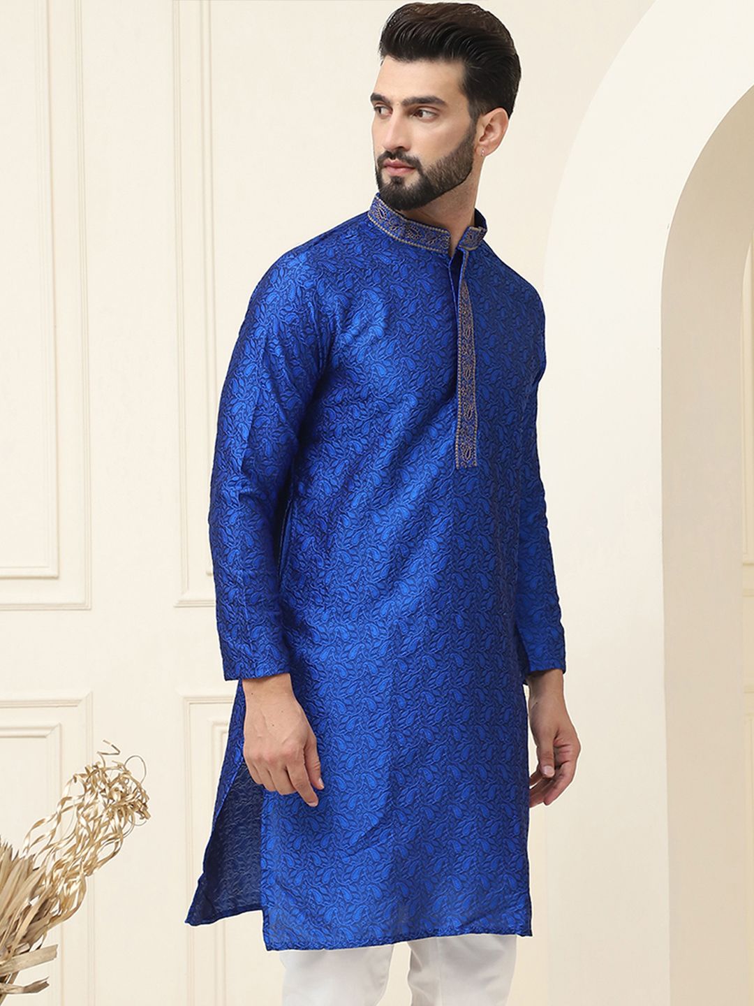 SOJANYA Paisley Woven Design Thread Work Kurta