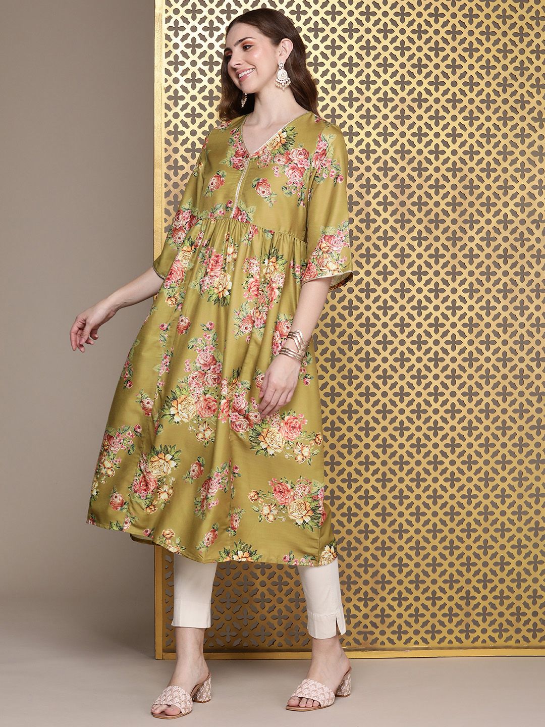 House of Pataudi Women Floral Printed Gotta Patti Floral Kurta