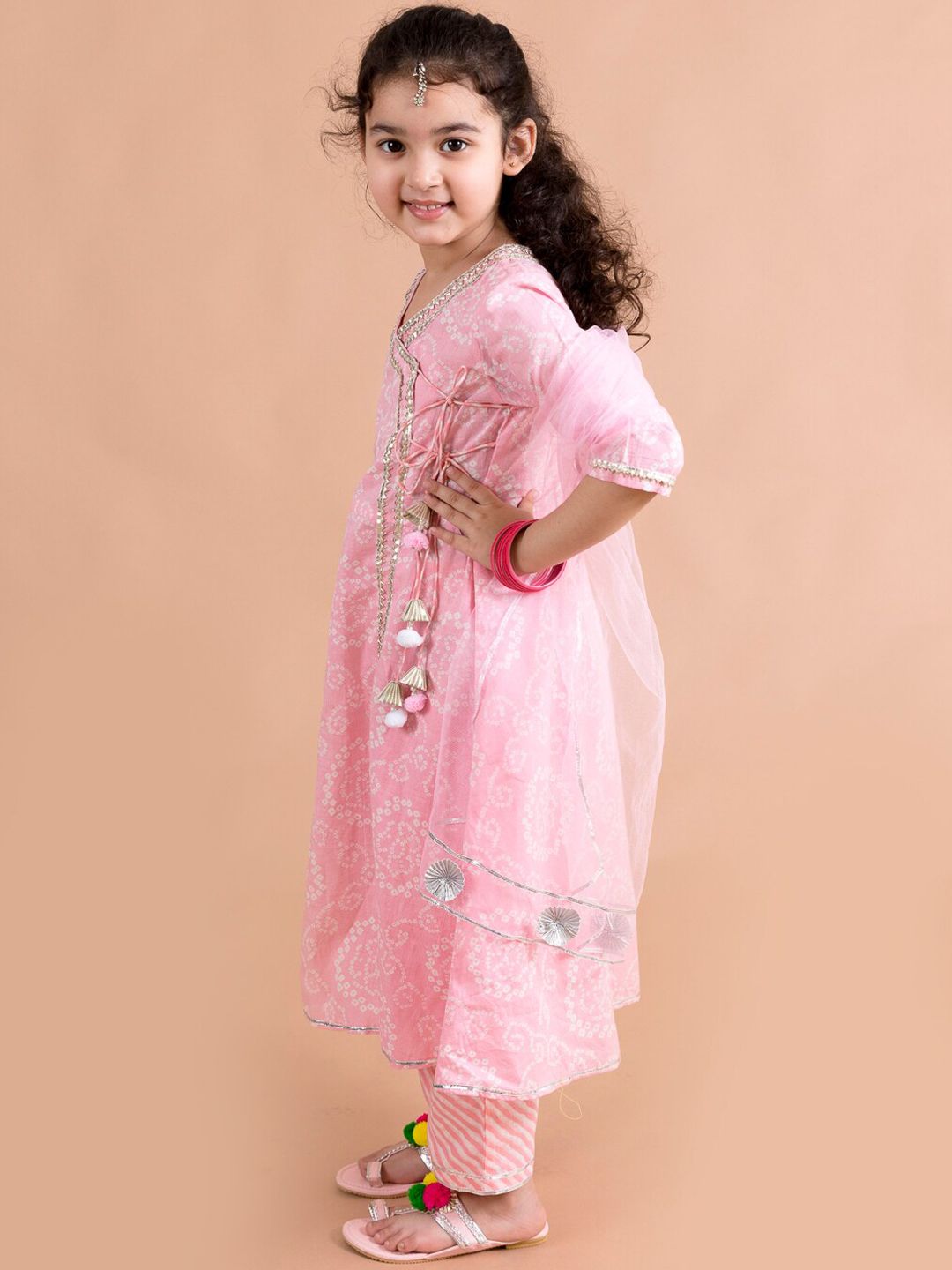 pspeaches Girls Bandhani Printed Kurta with Trousers & Dupatta