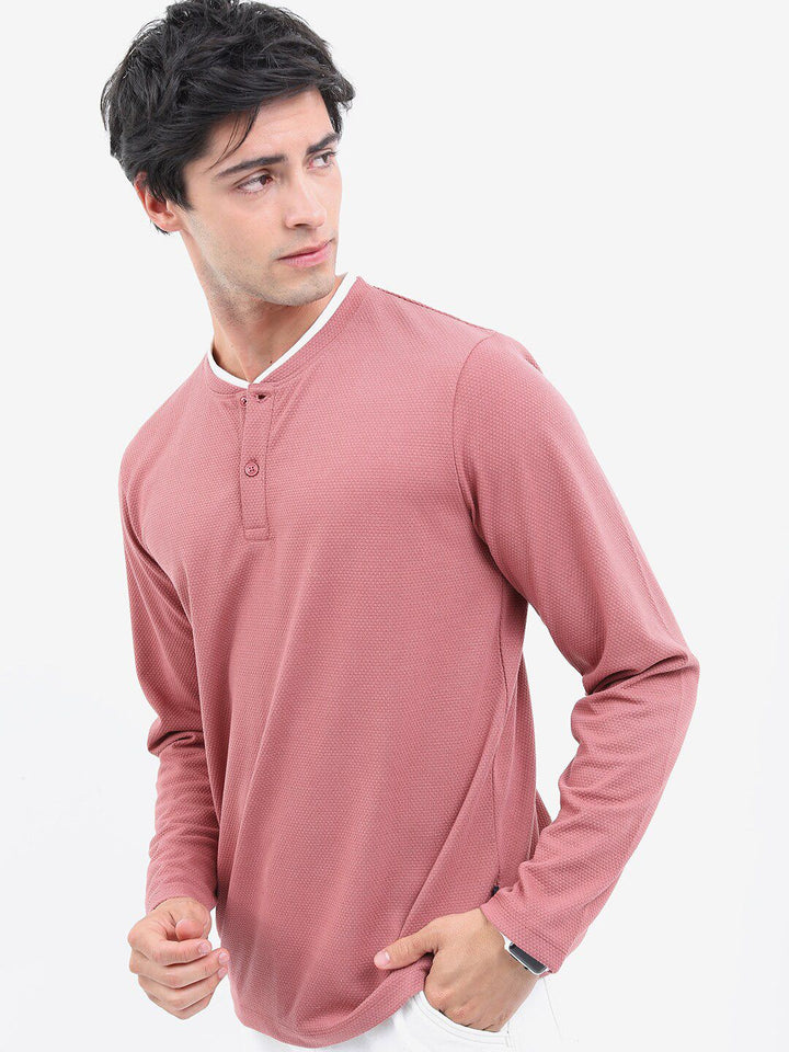 Highlander Men Henley Neck Popcorn berstruktur T-Shirt Fit Biasa