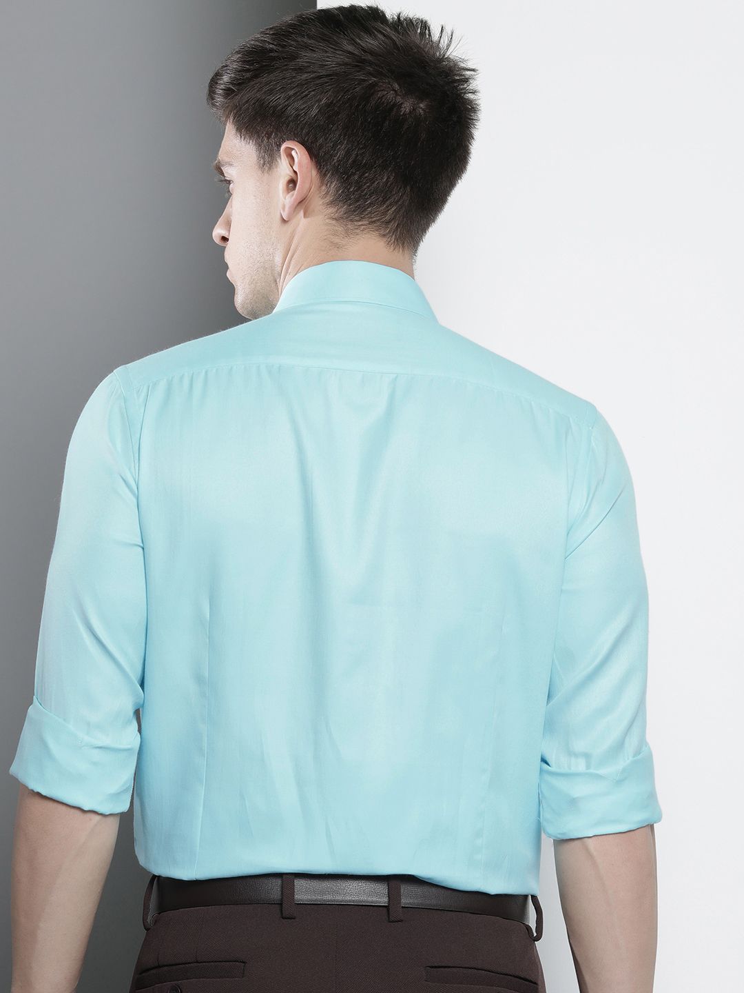 The Indian Garage Co. X Luxe Men Solid Slim Fit Opaque Formal Shirt