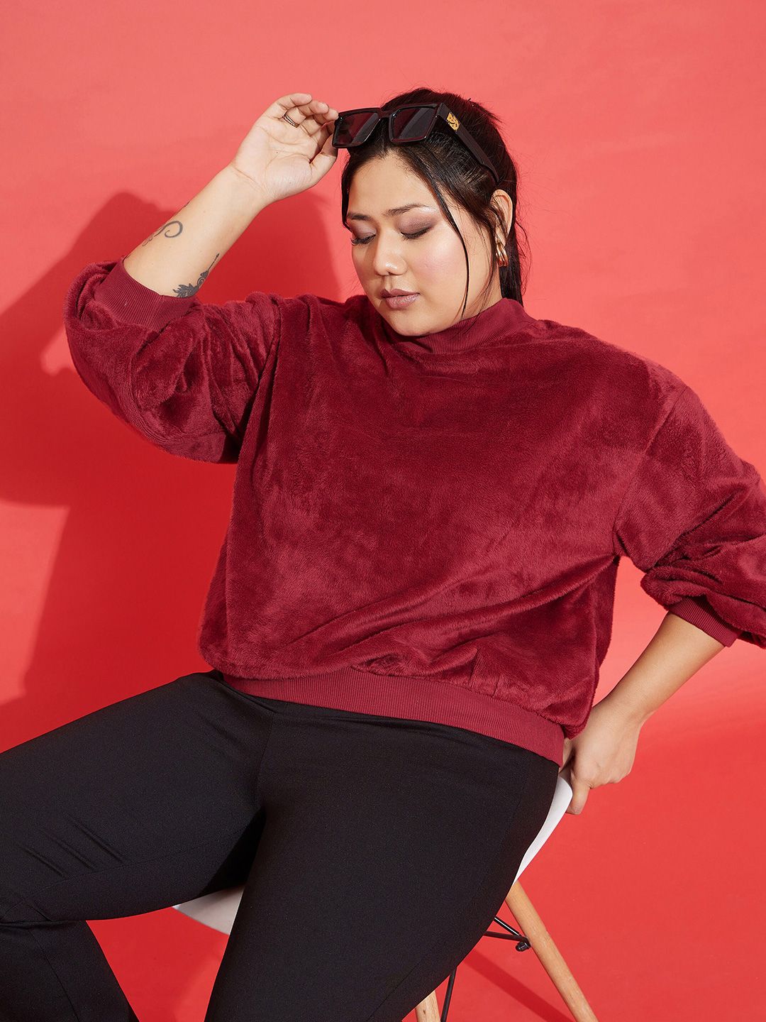 SASSAFRAS Curve Plus Size Round Neck Sweatshirt