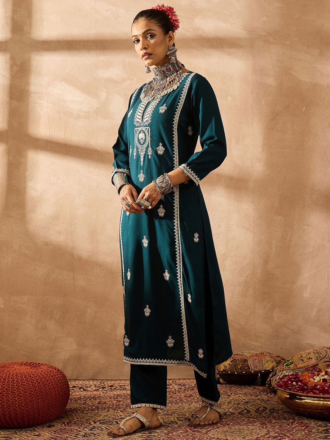 Indo Era Ethnic Motifs Embroidered Notch Neck Thread Work Straight Kurta