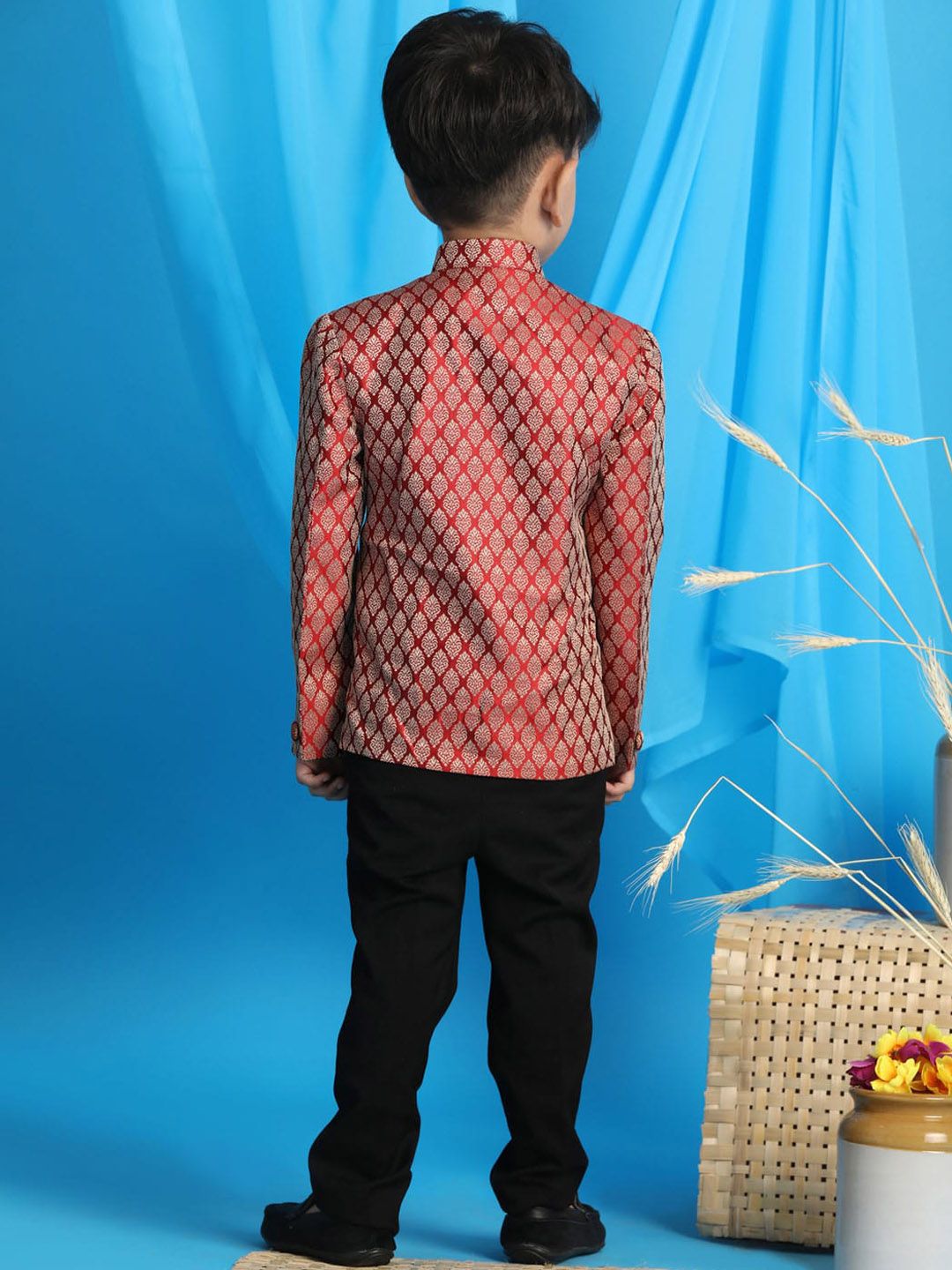 VASTRAMAY Boys Ethnic Motifs Woven Design Silk Single Breasted Bandhgala Blazer