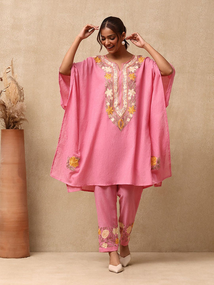 House of Chikankari Crafts Aari Embroidered Solid Women's Kaftan Set - Pink