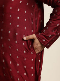SOJANYA PLUS Men Maroon & Silver Jacquard Silk Woven Design Straight Kurta