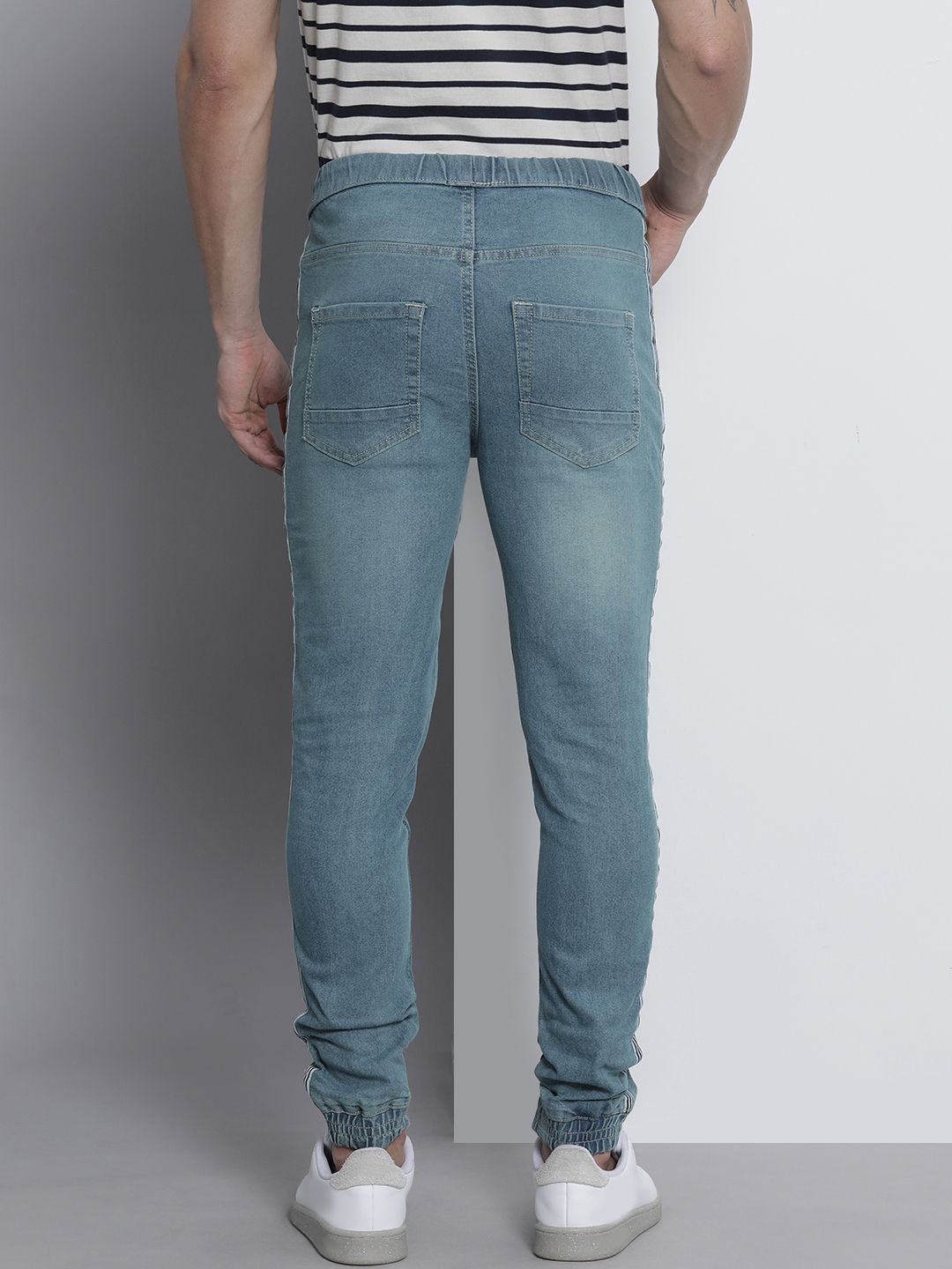 The Indian Garage Co Men Blue Slim Fit Light Fade Stretchable Jogger Jeans