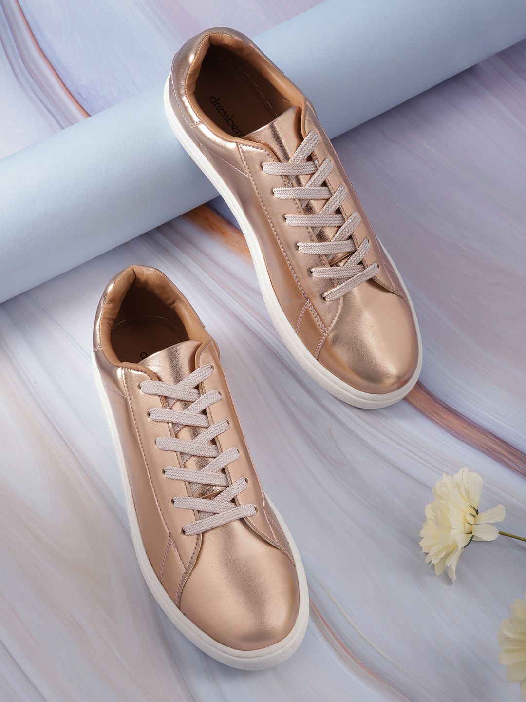 DressBerry Women Round Toe Sneakers