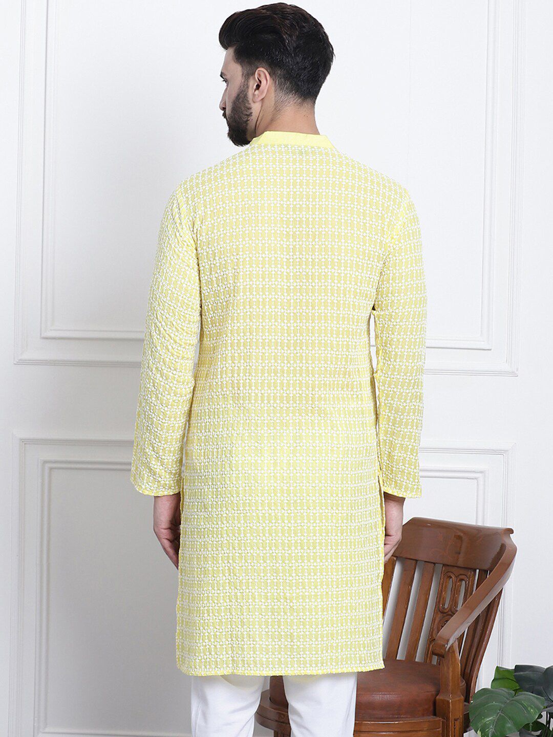 SOJANYA Floral Embroidered Mandarin Collar Pure Cotton Straight Kurta