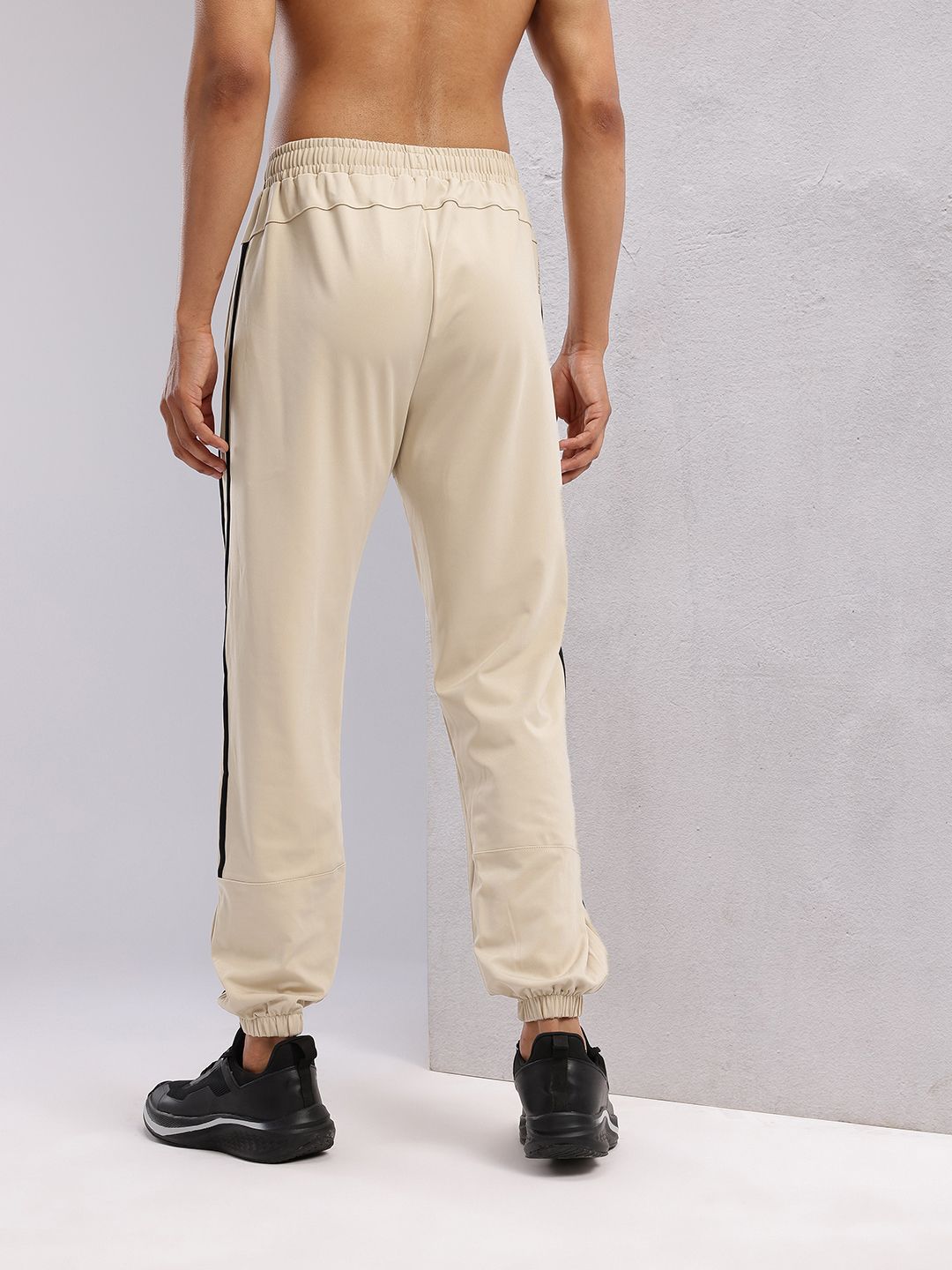 HRX by Hrithik Roshan Men Side-Stripes Rapid-Dry Training Joggers