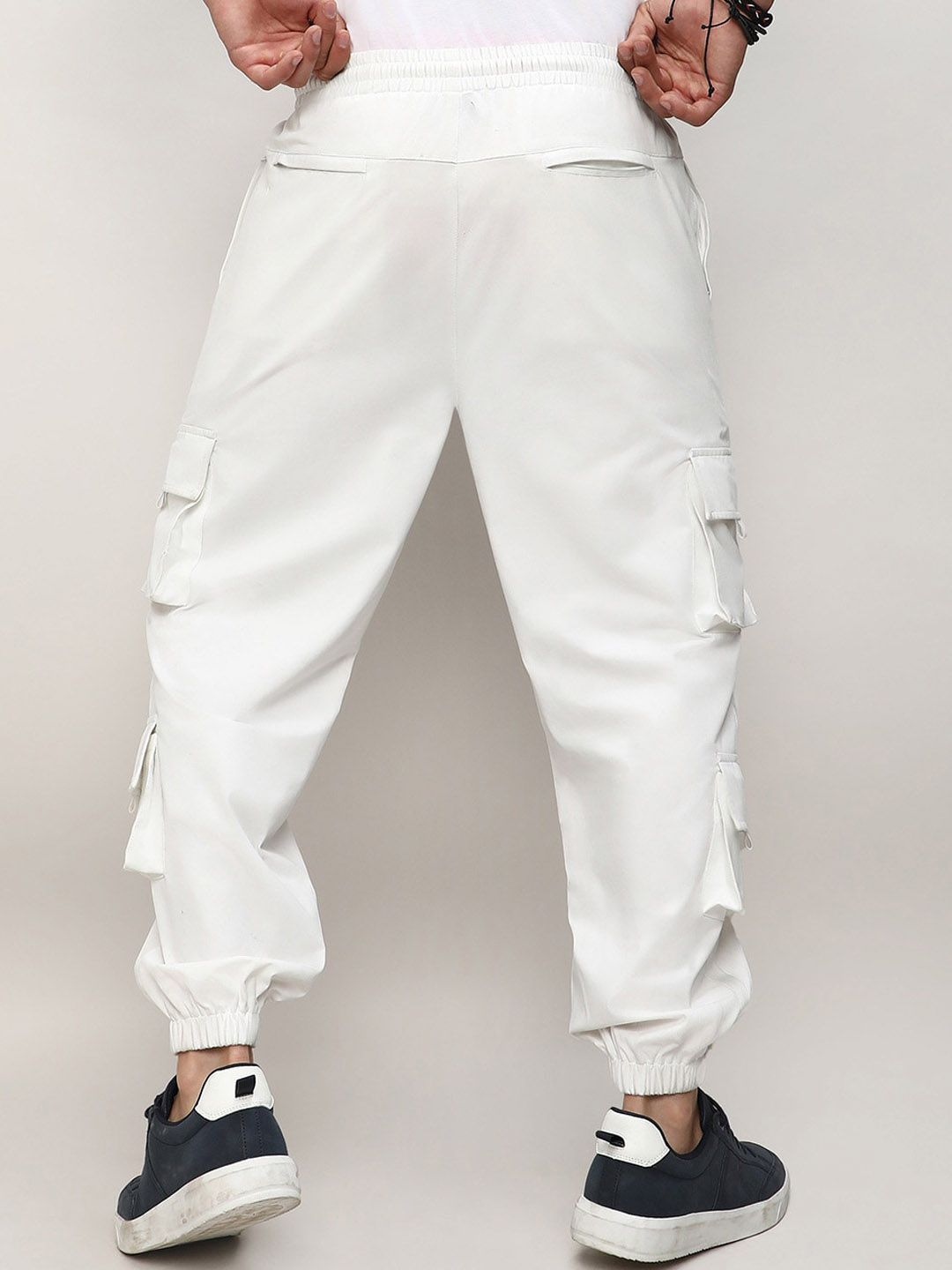 Campus Sutra Men Relaxed Loose Fit Easy Wash Joggers Trousers