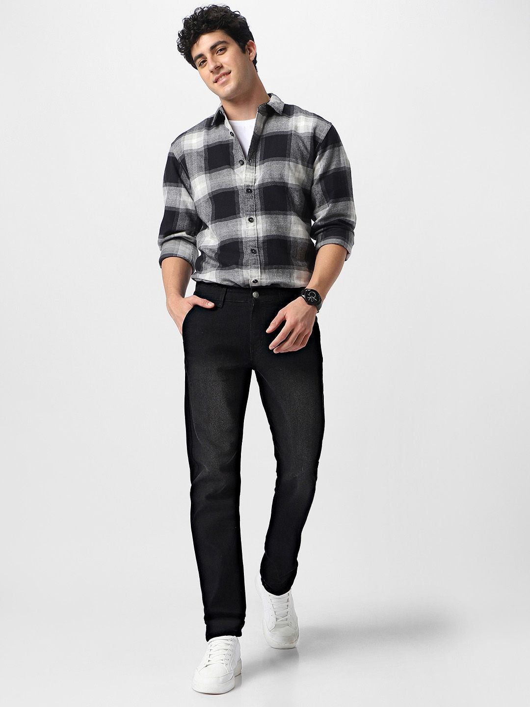 Lelaki fesyen Urbano sesuai dengan seluar jeans yang boleh dibasuh