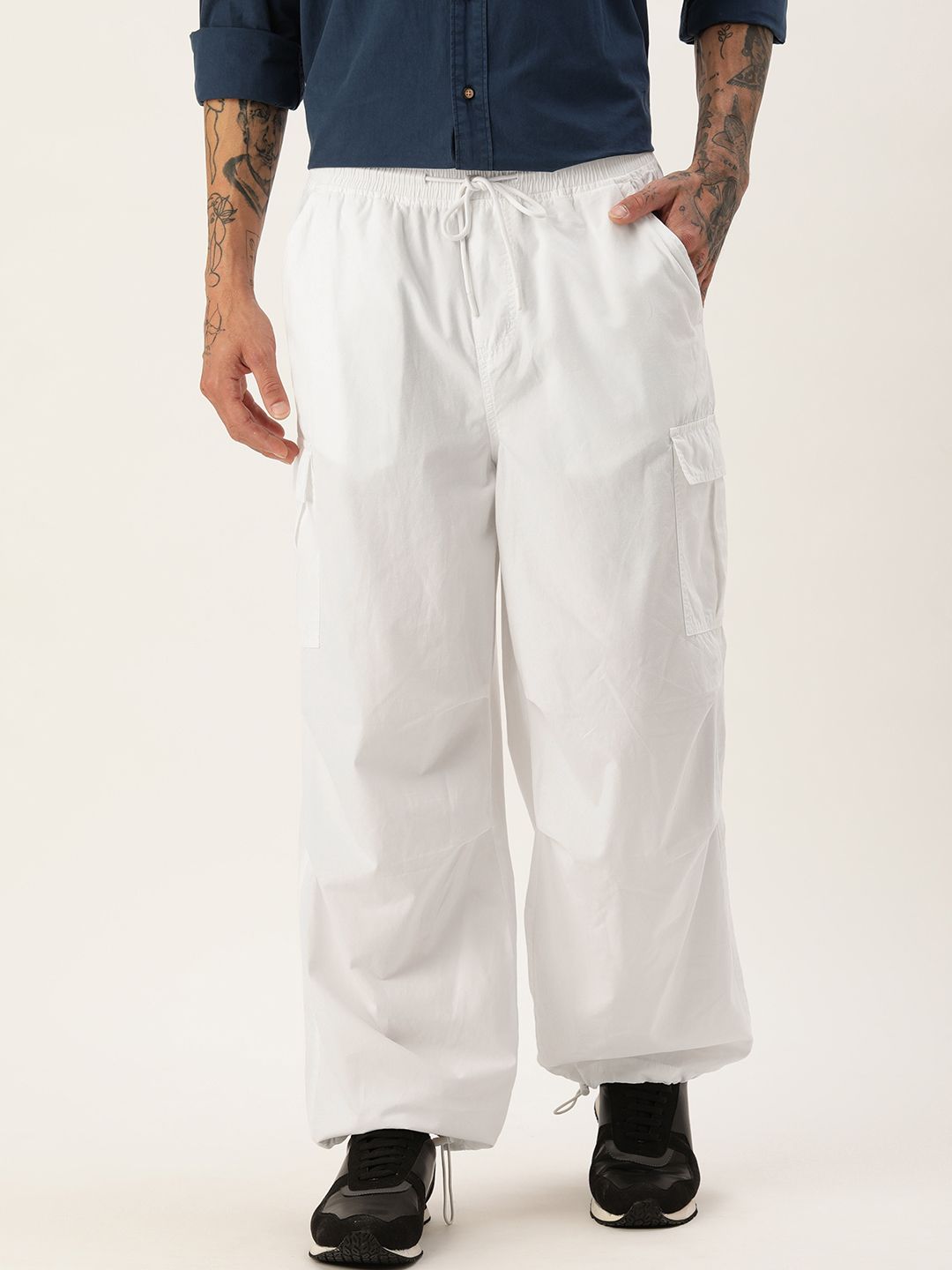 Bene Kleed Men White Parachute Fit Cotton Cargos Trousers