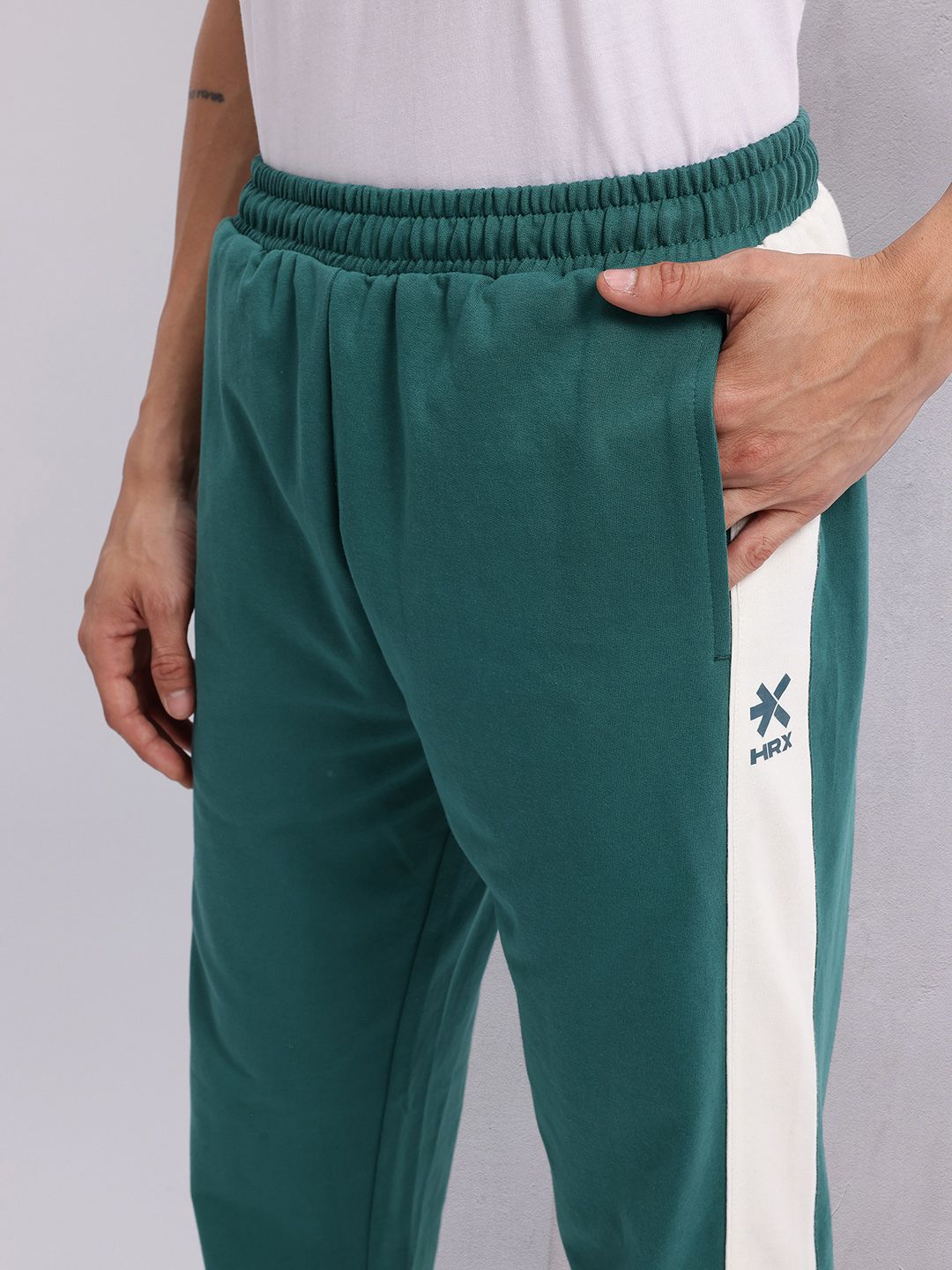 HRX by Hrithik Roshan Men Contrast Side Panel Lifestyle Track Pants