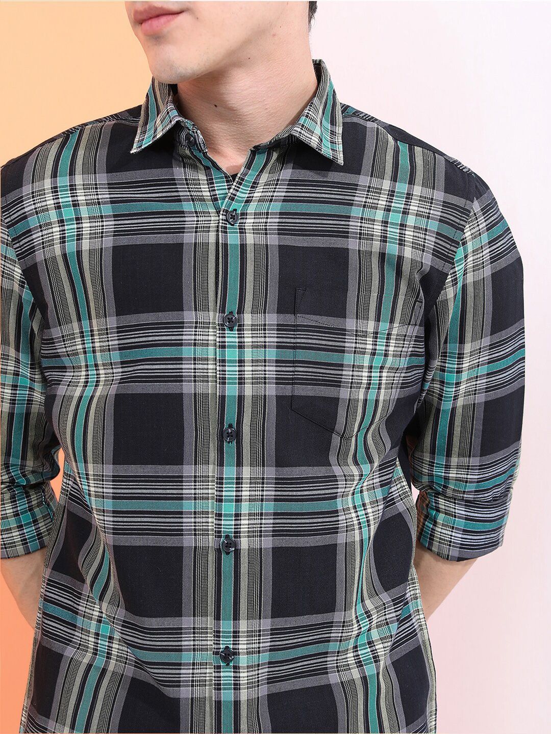 Highlander Men Black & Green Slim Fit Contoh Kasual