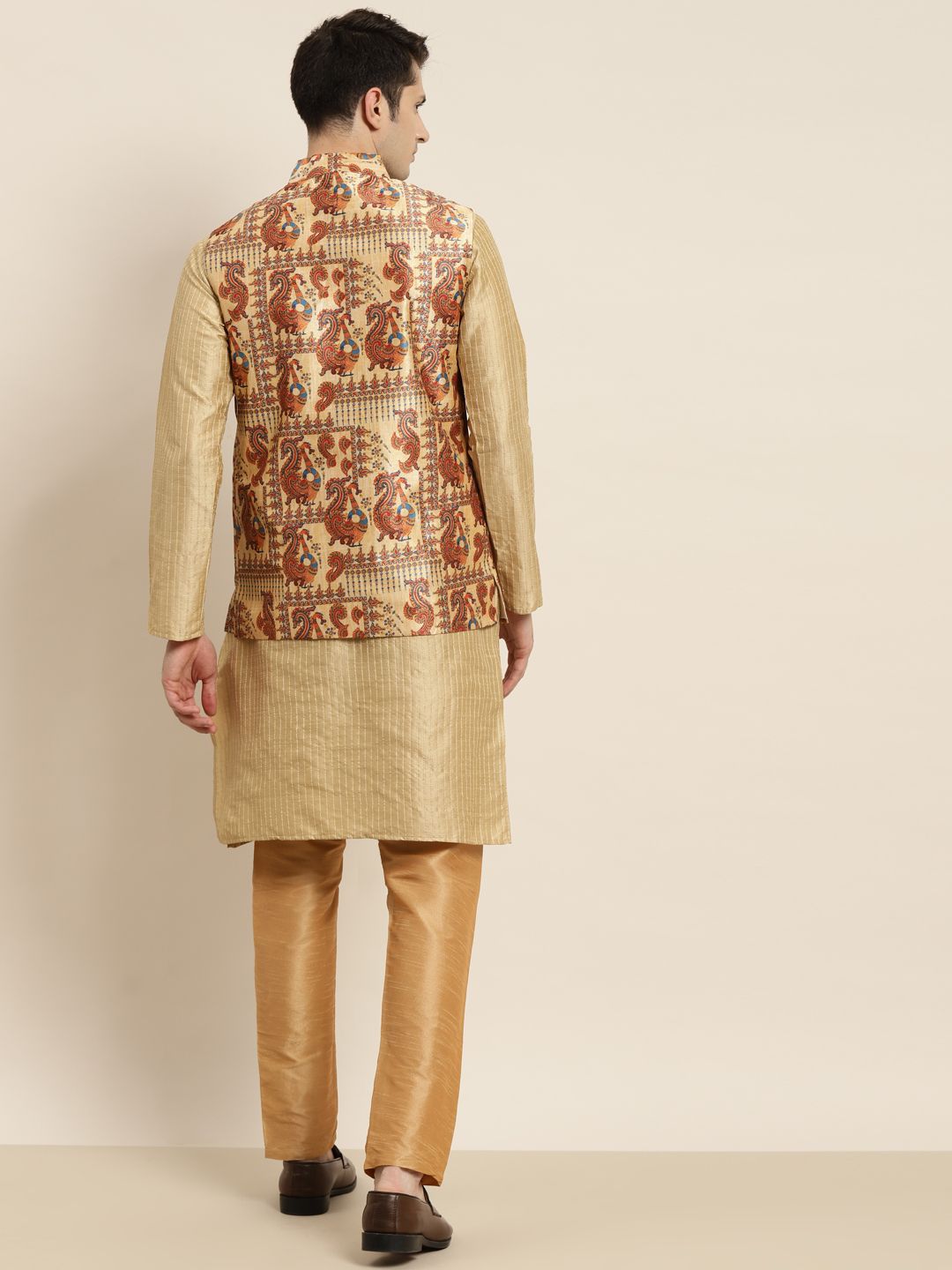 SOJANYA Kurta Emas Lelaki dengan Jaket Churidar & Nehru