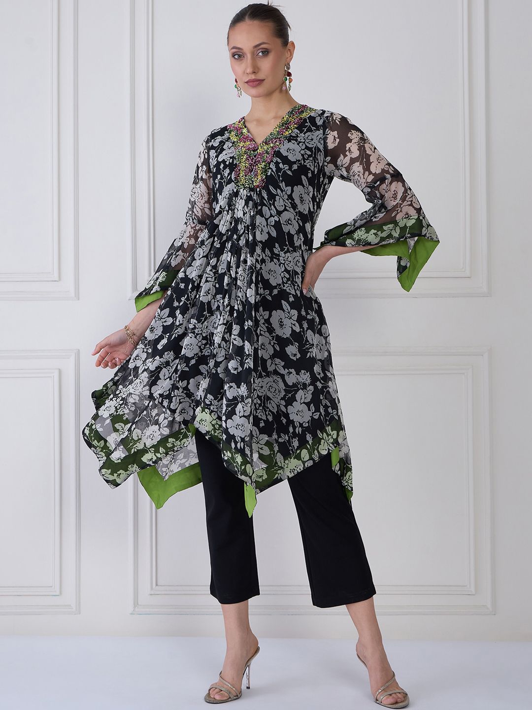 Antheaa Floral Printed Top & Trousers Co-Ords Set