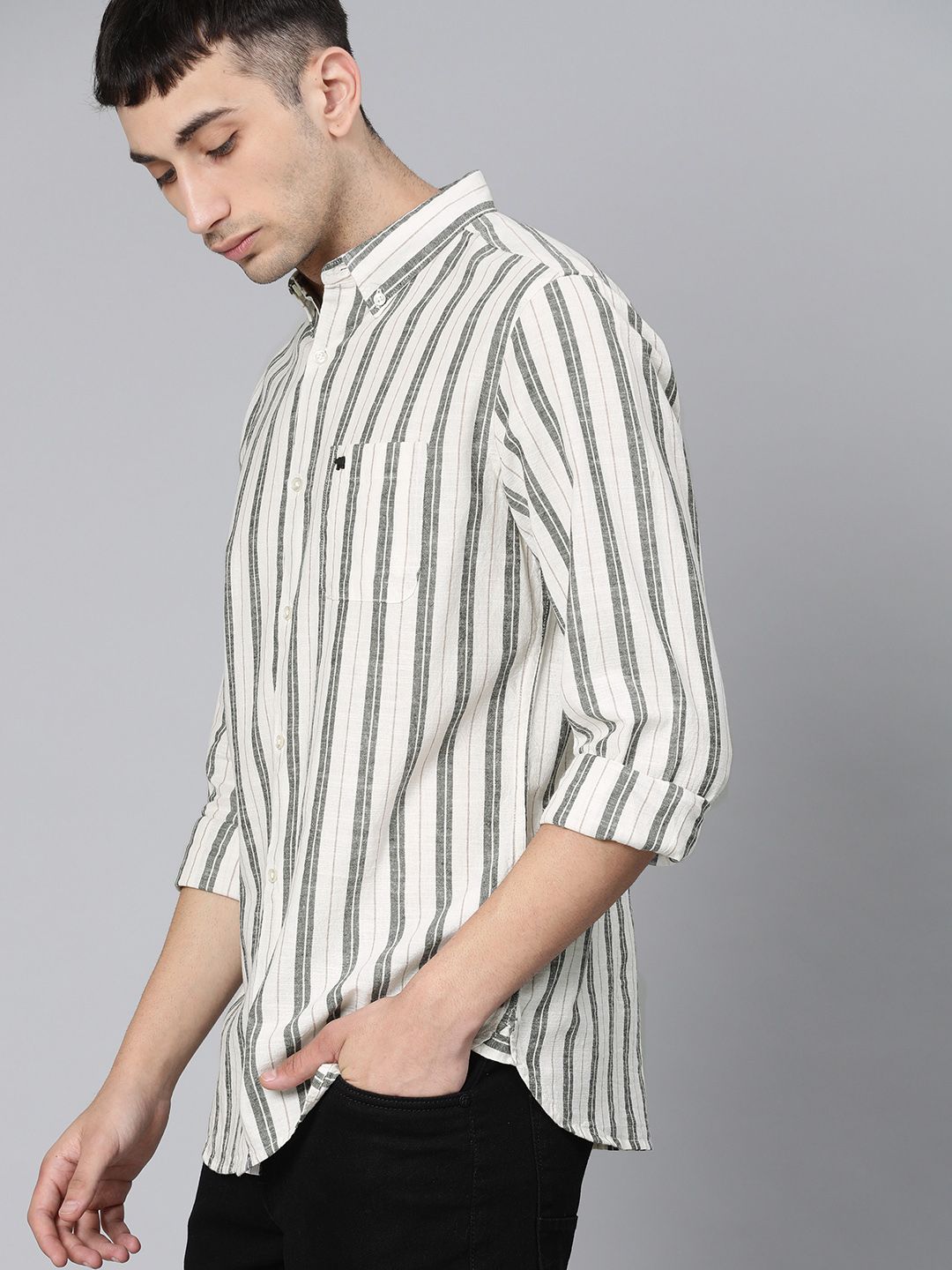 THE BEAR HOUSE Men Off-White & Black Slim Fit Striped Casual Cotton Shirt