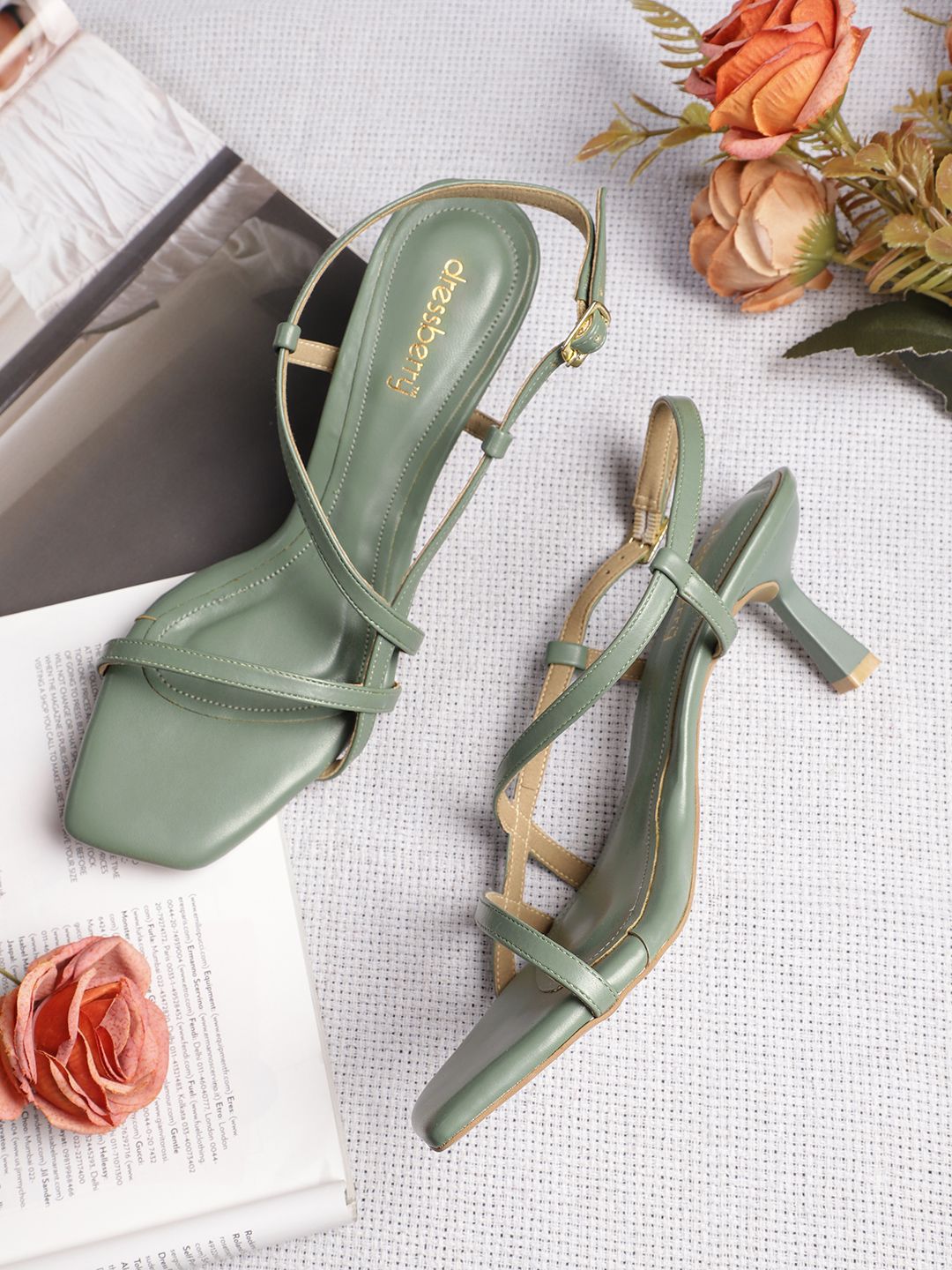 DressBerry Strappy Slim Heel