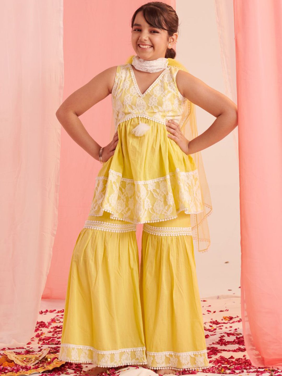 pspeaches Girls Floral Embroidered Regular Kurta with Sharara & With Dupatta