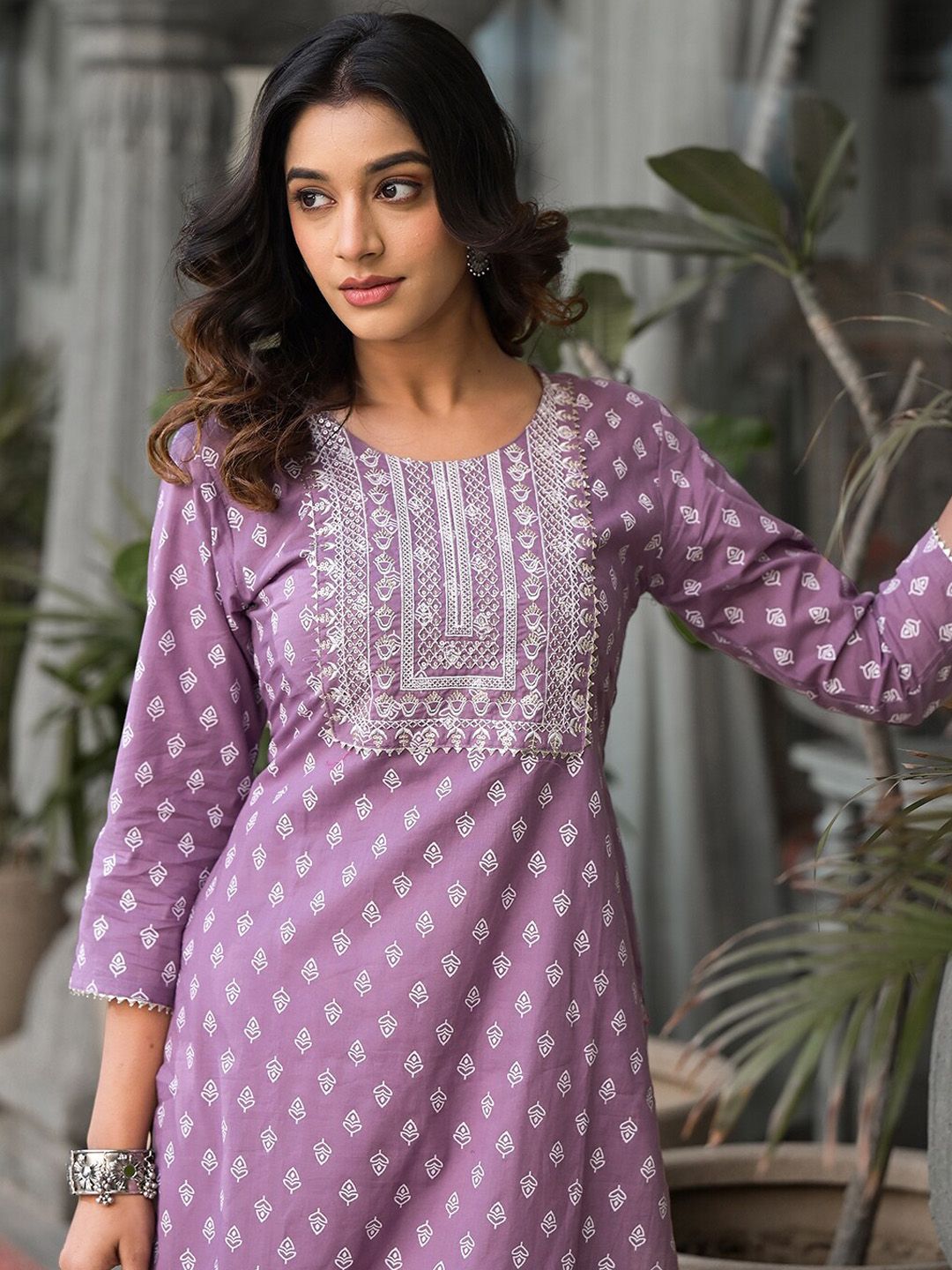 Varanga Ethnic Motifs Printed Sequinned Cotton Straight Kurta