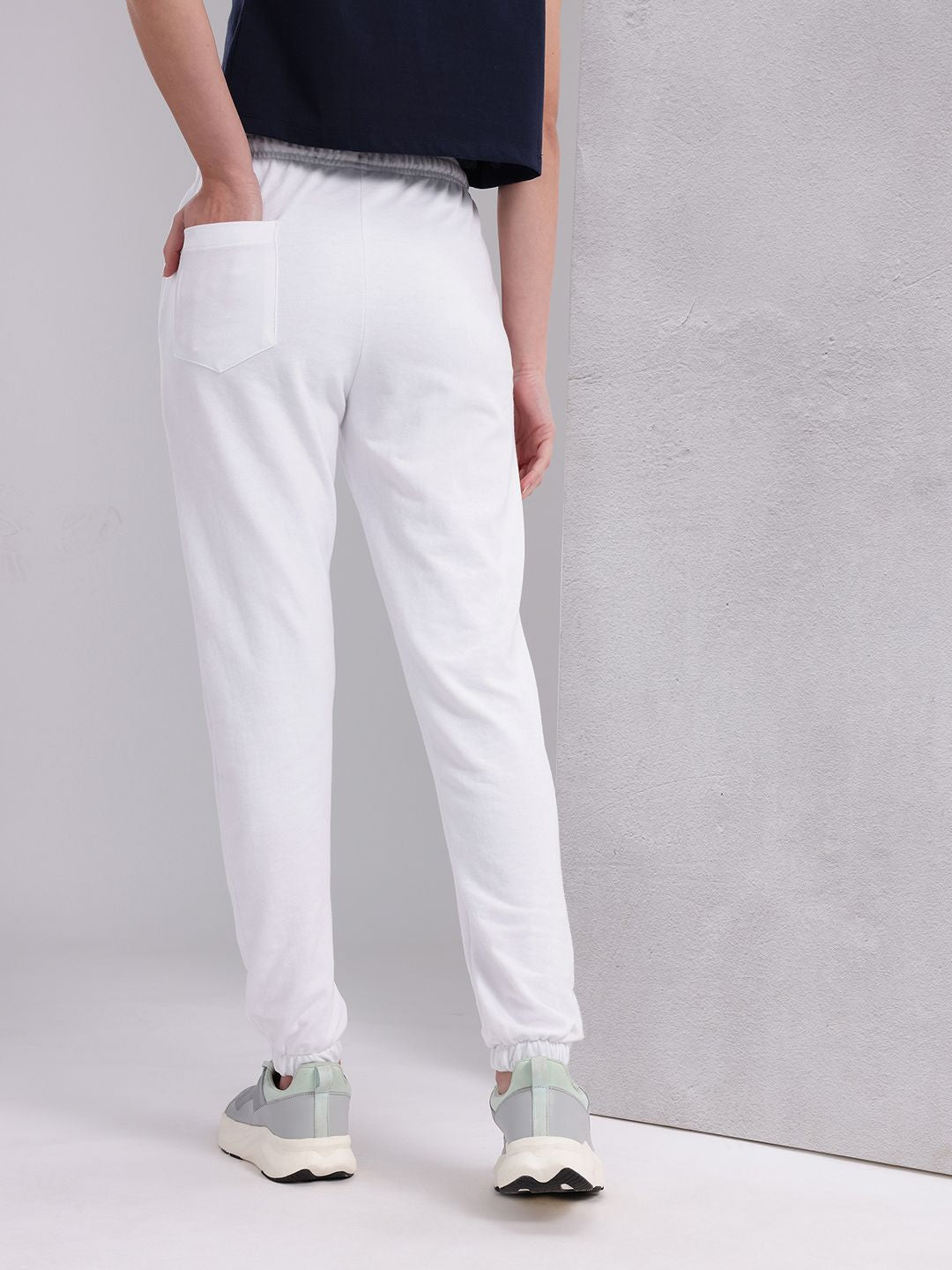 HRX by Hrithik Roshan Women Mid-Rise Lifestyle Joggers