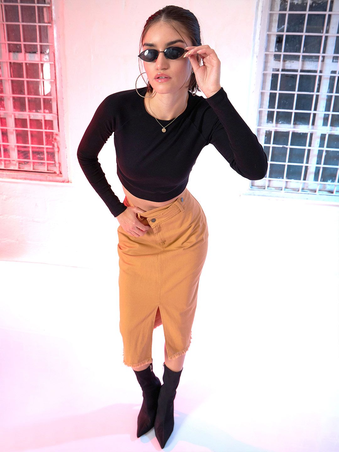 SASSAFRAS Black Crop Top