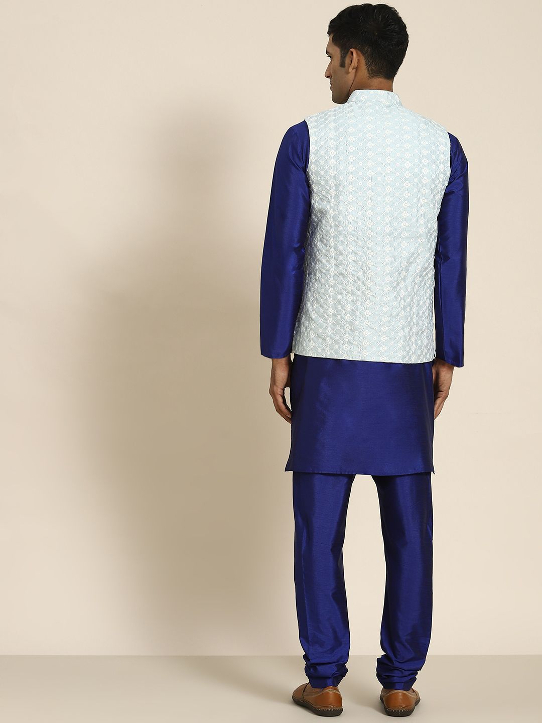 SOJANYA Men Blue Ethnic Motifs Embroidered Kurta with Churidar