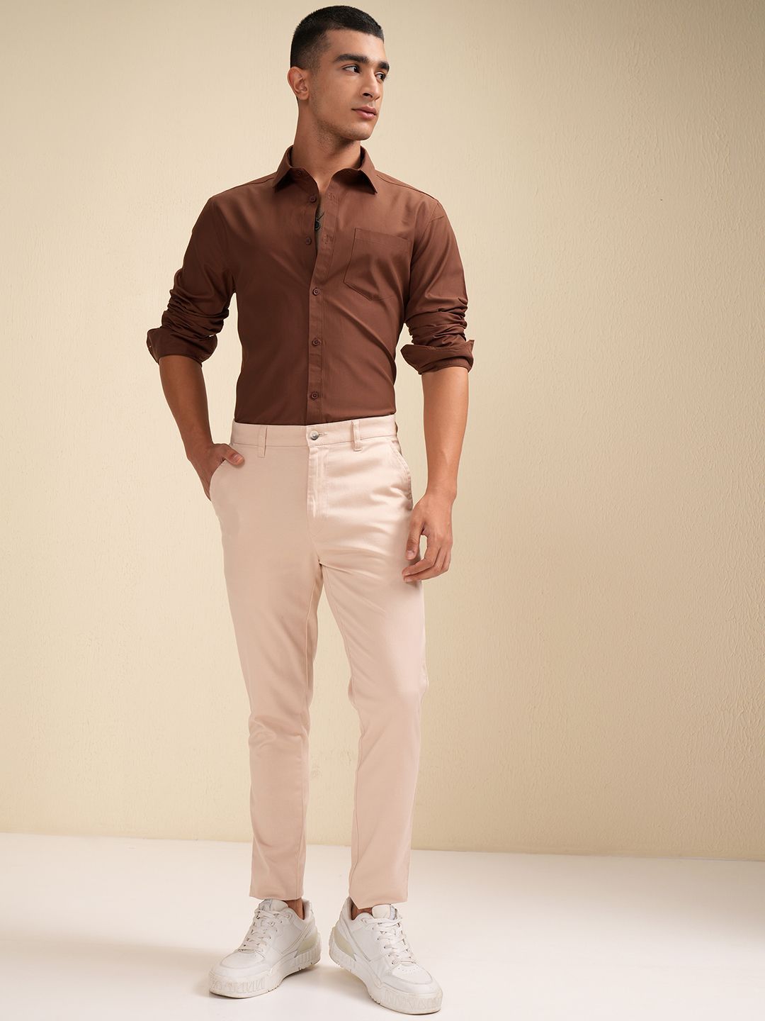 HIGHLANDER Men Solid Casual Shirt