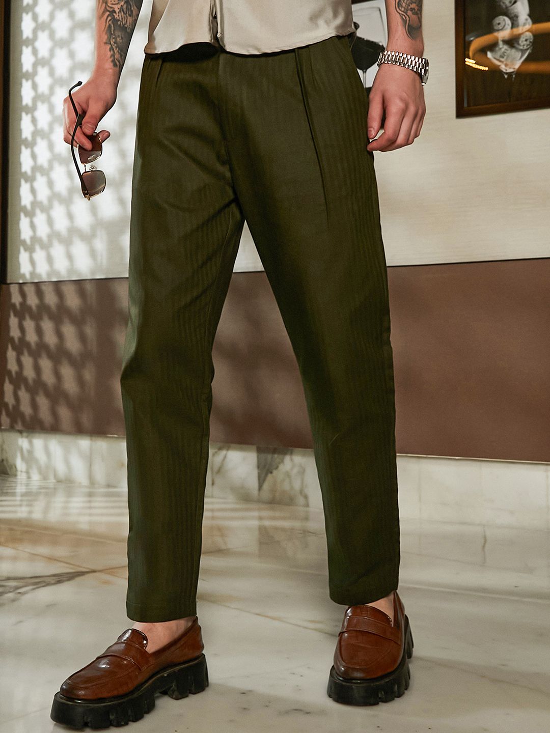 Campus Sutra Men Comfort Pleated Trousers