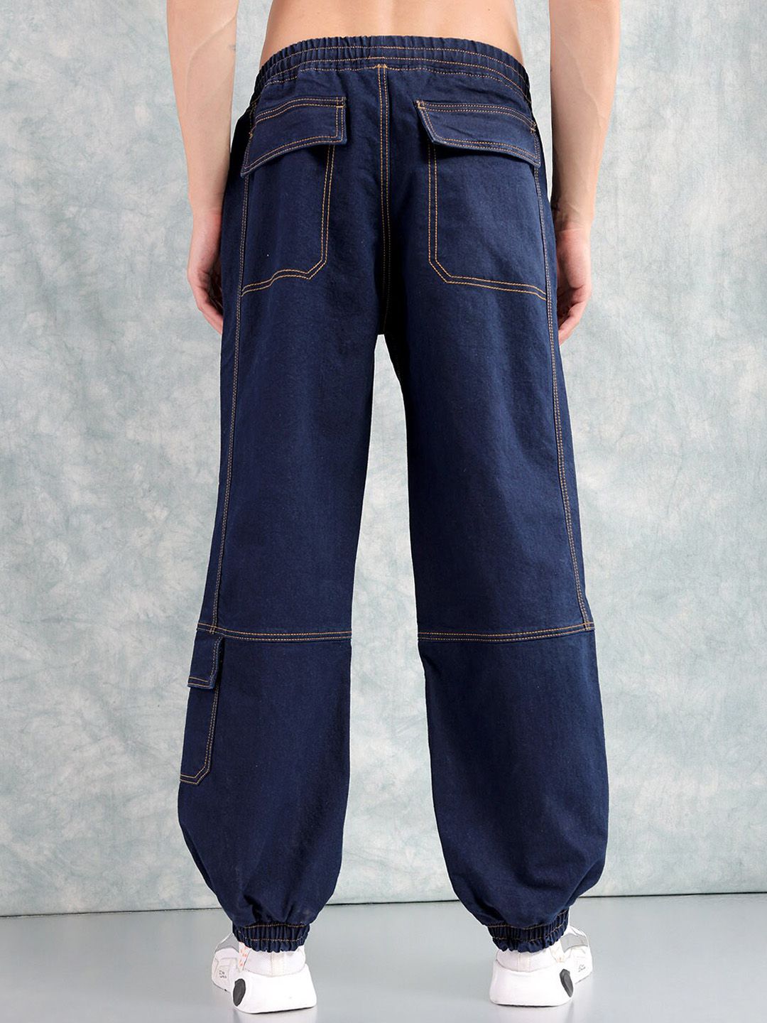 The Indian Garage Co Men Mid-Rise Loose Fit Contrast Stitch Stretchable Cargo Jogger Jeans