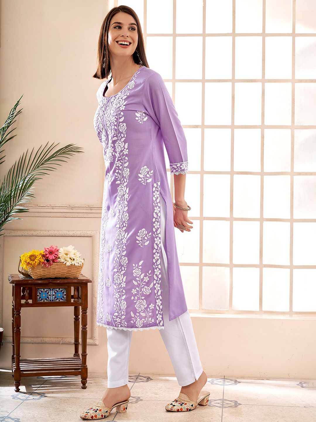 Anouk Floral Embroidered Round Neck Chikankari Straight Kurta